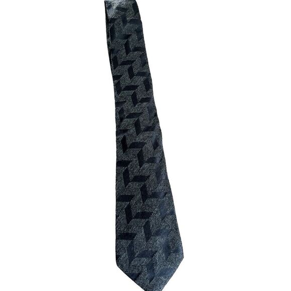 ARMANI Collezioni gray/darker gray pattern tie, 61% viscose, 39% silk. - Picture 1 of 5